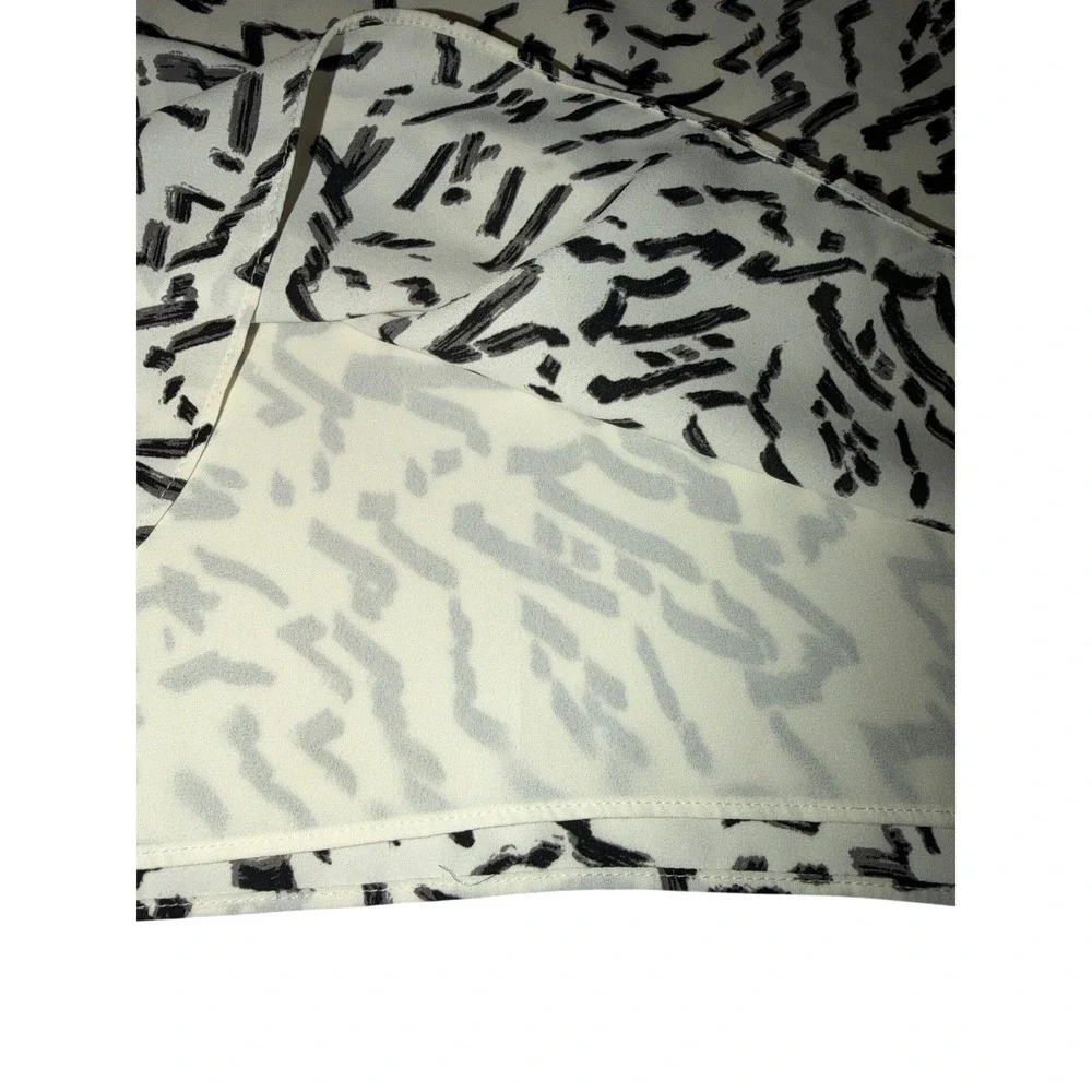 Nine West Abstract Print Sleeveless Blouse Medium‎ V Neck Work Office Top